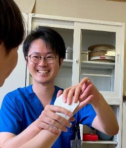 手指装具作成中